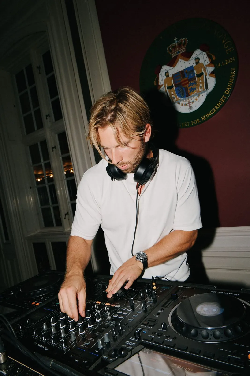 DJ Vejlgaard mixing